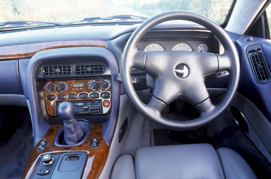 Торпедо Aston Martin DB7 1994 года  (фото 8 из 19)